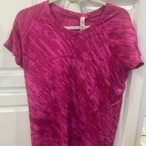 Lululemon women’s 14 Swiftly Tech Short-Sleeve Shirt 2.0 Mesh Camo Pow Pink